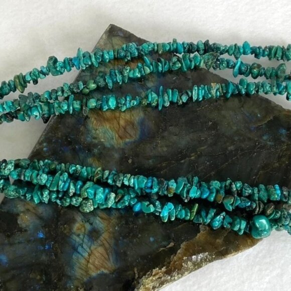 Triple Strand Blue Green Beaded Dyed Turquoise Chip 18" Necklace Toggle Closure - Picture 5 of 16